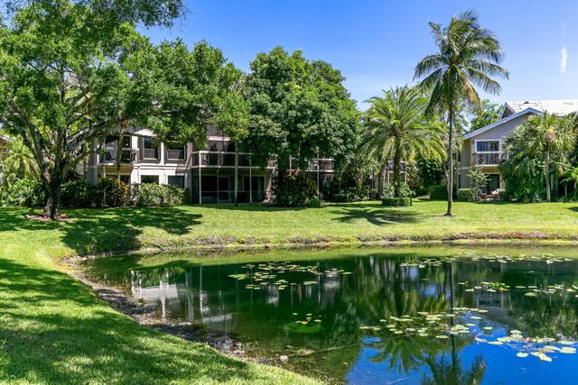 11863 Wimbledon Circle 526, Wellington, FL 33414