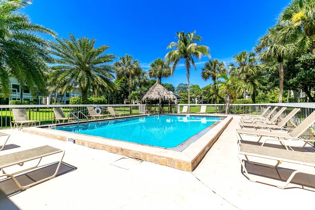 11863 Wimbledon Circle 526, Wellington, FL 33414