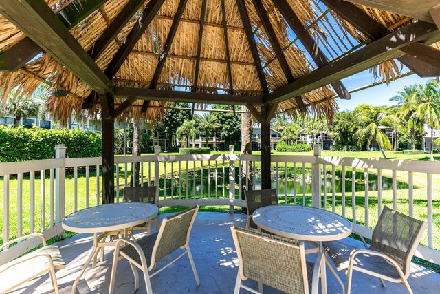 11863 Wimbledon Circle 526, Wellington, FL 33414