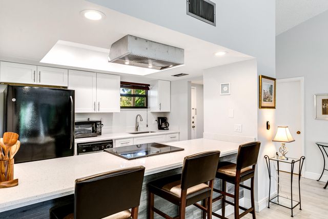 11863 Wimbledon Circle 526, Wellington, FL 33414