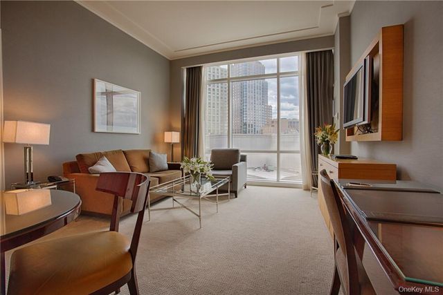 1 Renaissance Square 8C, White Plains, NY 10601