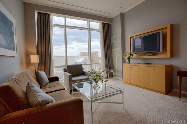 1 Renaissance Square 8C, White Plains, NY 10601