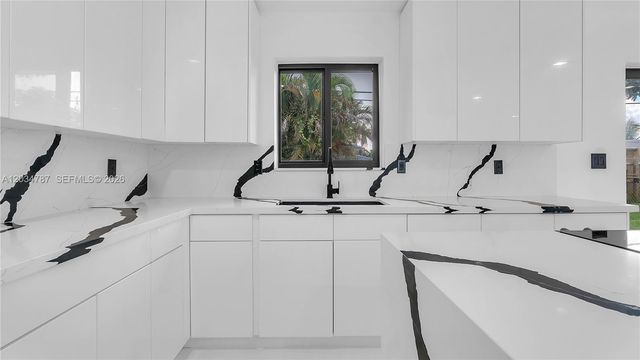 3810 NW 6th St, Lauderhill, FL 33311