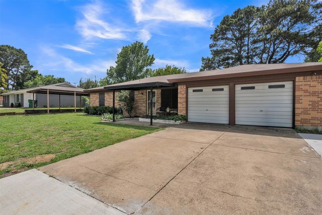 102 Thomas Street, Joshua, TX 76058