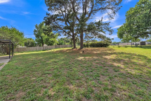 102 Thomas Street, Joshua, TX 76058