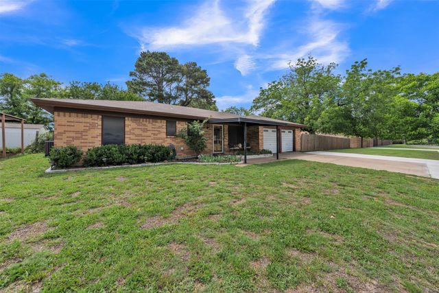 102 Thomas Street, Joshua, TX 76058