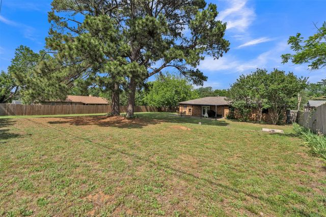 102 Thomas Street, Joshua, TX 76058