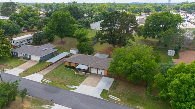 102 Thomas Street, Joshua, TX 76058