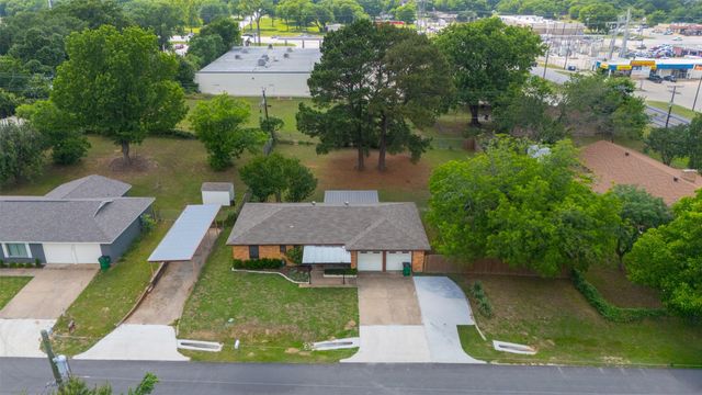 102 Thomas Street, Joshua, TX 76058