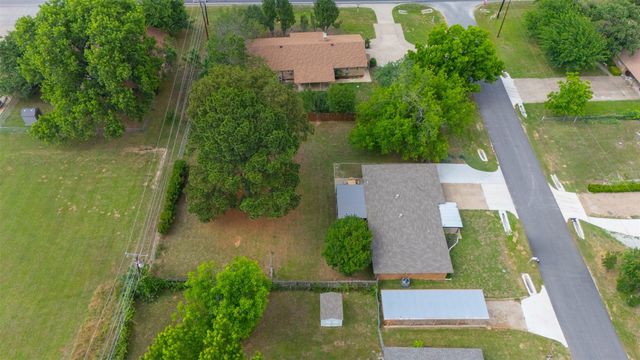 102 Thomas Street, Joshua, TX 76058