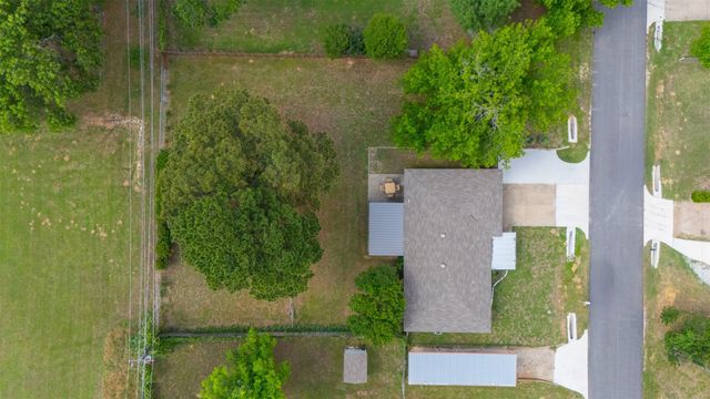 102 Thomas Street, Joshua, TX 76058