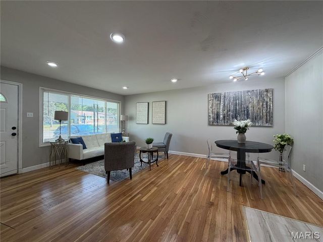 2246 Berwyn Drive, St Louis, MO 63136