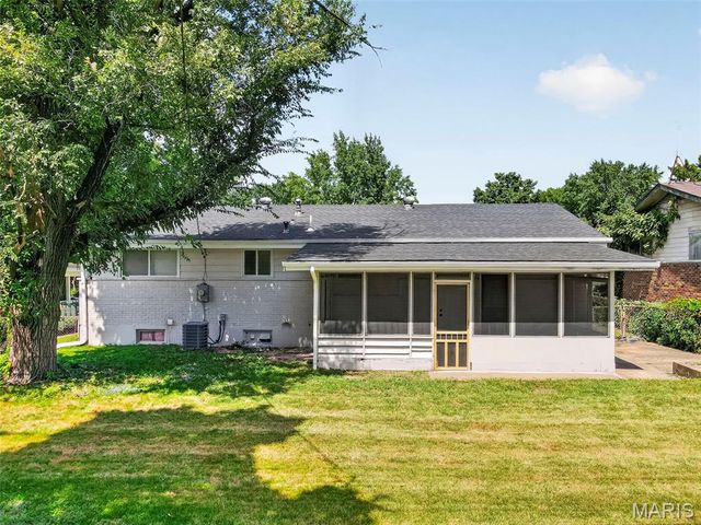 2246 Berwyn Drive, St Louis, MO 63136