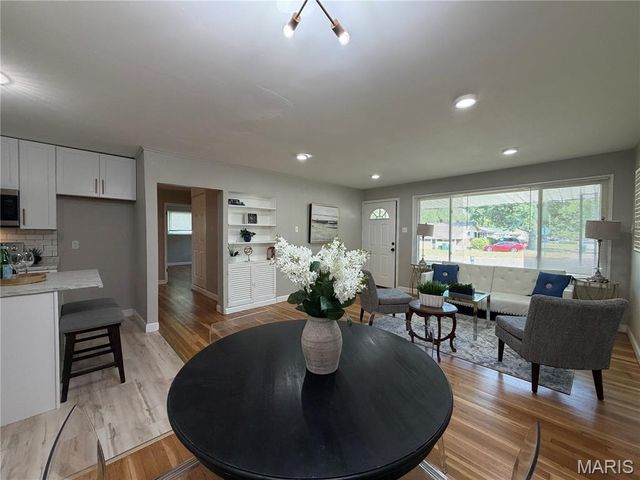 2246 Berwyn Drive, St Louis, MO 63136