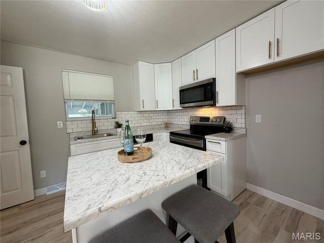 2246 Berwyn Drive, St Louis, MO 63136