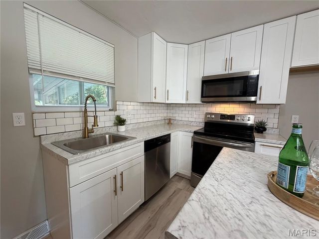 2246 Berwyn Drive, St Louis, MO 63136
