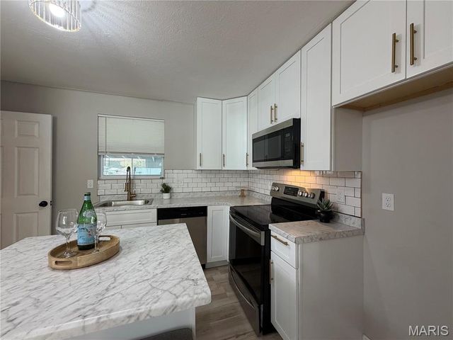 2246 Berwyn Drive, St Louis, MO 63136