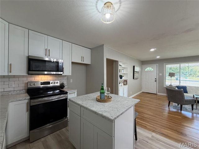 2246 Berwyn Drive, St Louis, MO 63136
