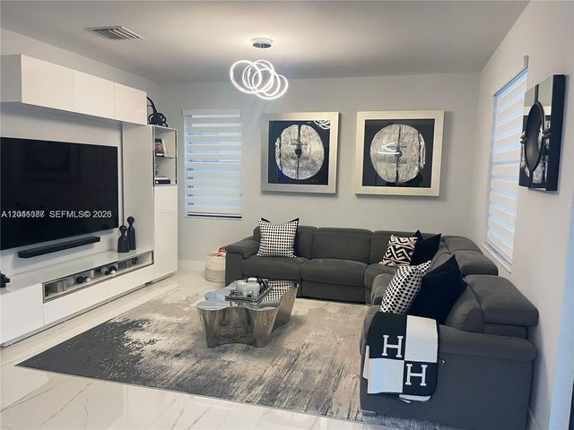 8719 W 33rd Ave, Hialeah, FL 33018