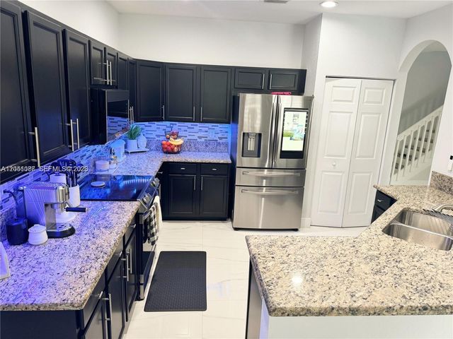 8719 W 33rd Ave, Hialeah, FL 33018