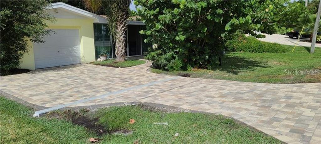 105 CAUSEWAY BOULEVARD, Belleair Beach, FL 33786