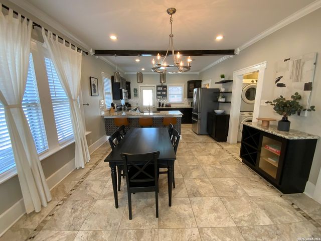 231 E Carolina St, San Antonio, TX 78210