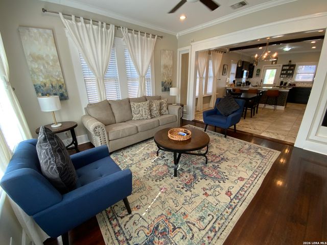 231 E Carolina St, San Antonio, TX 78210