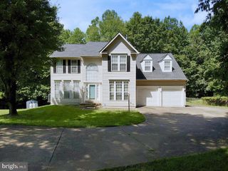 4690 PEARSON DR, Woodbridge, VA 22193
