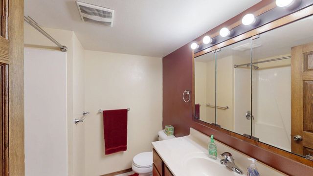 2905 2nd Ave SW, Minot, ND 58701