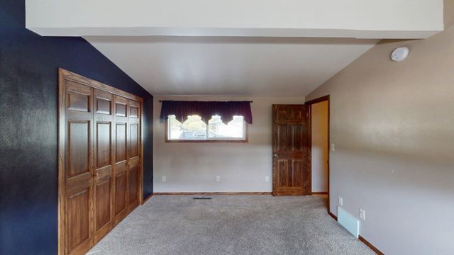 2905 2nd Ave SW, Minot, ND 58701