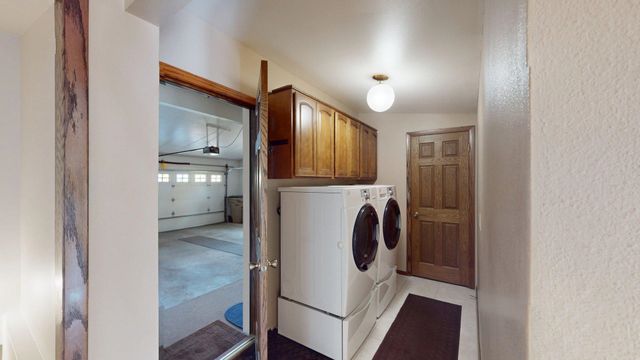 2905 2nd Ave SW, Minot, ND 58701