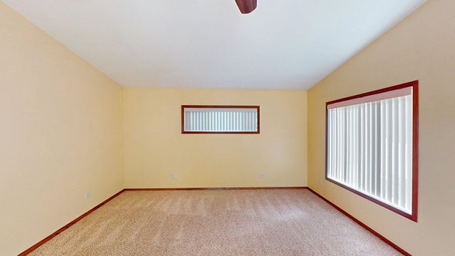 2905 2nd Ave SW, Minot, ND 58701