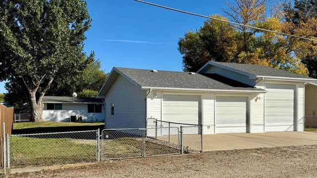 2905 2nd Ave SW, Minot, ND 58701