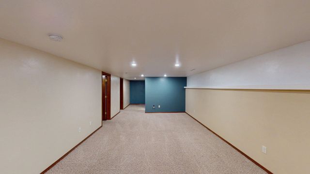 2905 2nd Ave SW, Minot, ND 58701