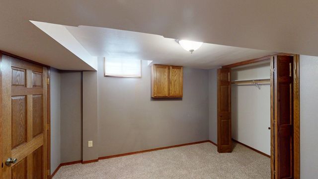 2905 2nd Ave SW, Minot, ND 58701