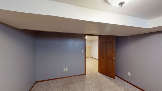 2905 2nd Ave SW, Minot, ND 58701