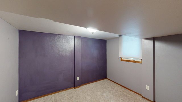 2905 2nd Ave SW, Minot, ND 58701