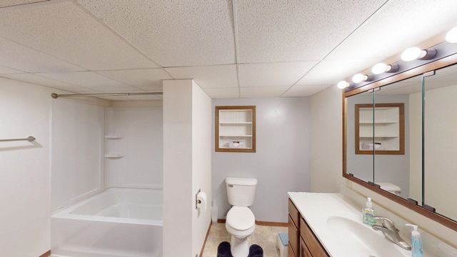 2905 2nd Ave SW, Minot, ND 58701