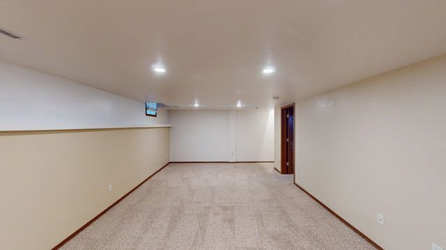 2905 2nd Ave SW, Minot, ND 58701