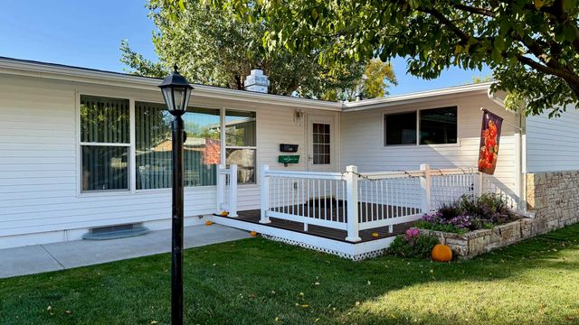 2905 2nd Ave SW, Minot, ND 58701