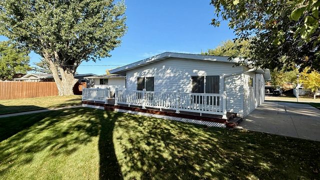 2905 2nd Ave SW, Minot, ND 58701