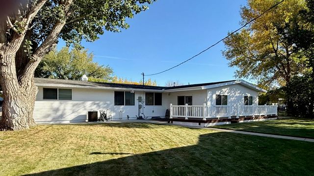 2905 2nd Ave SW, Minot, ND 58701