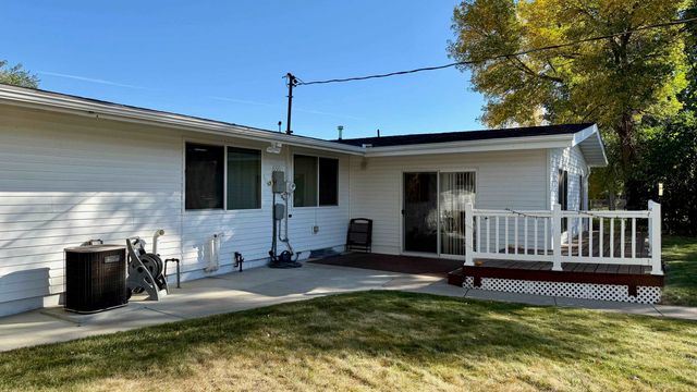 2905 2nd Ave SW, Minot, ND 58701