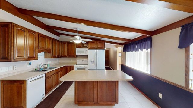 2905 2nd Ave SW, Minot, ND 58701