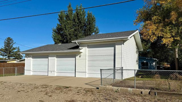 2905 2nd Ave SW, Minot, ND 58701