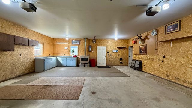 2905 2nd Ave SW, Minot, ND 58701