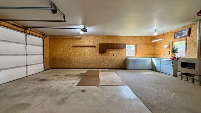 2905 2nd Ave SW, Minot, ND 58701