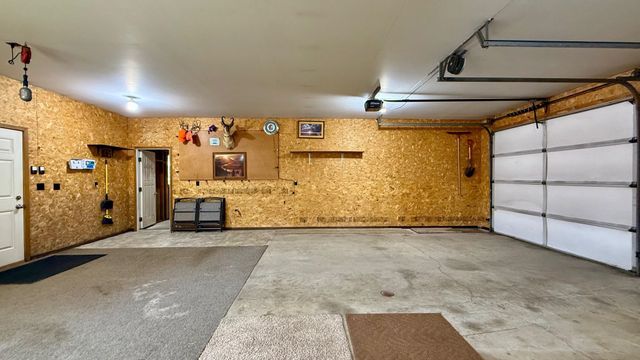 2905 2nd Ave SW, Minot, ND 58701