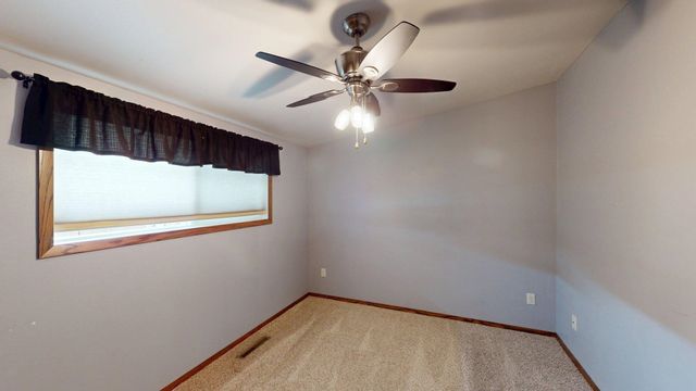 2905 2nd Ave SW, Minot, ND 58701