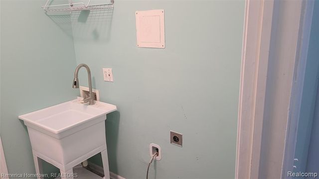 21304 Ontaga Street, Farmington Hills, MI 48336